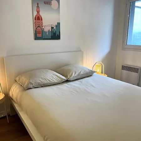 T2 Au Calme Proche Mellinet Avec Parking Et Balcon نانت