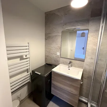 T2 Au Calme Proche Mellinet Avec Parking Et Balcon نانت